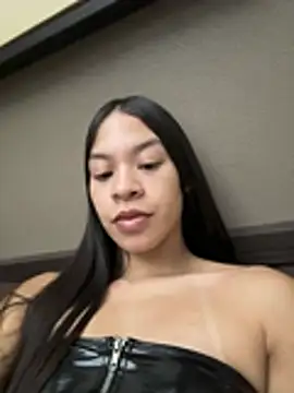 kimhilton  online show from July 16, 10:03 pm
