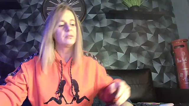 Delichieuse5 online show from November 29, 9:08 pm