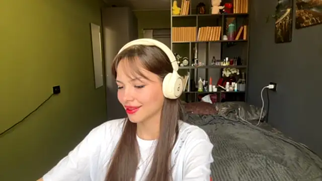 Snapshot of MysticAlisa chatting on October 15, 7:22 am MysticAlisa online show from October 15, 7:22 am