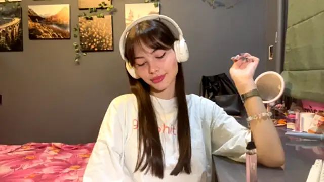 Snapshot of MysticAlisa chatting on October 9, 12:31 pm MysticAlisa online show from October 9, 12:31 pm
