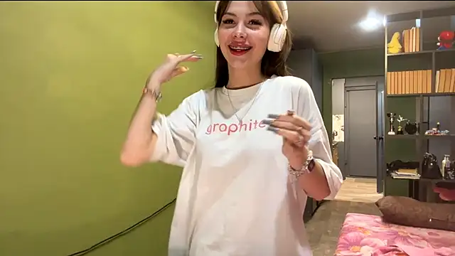 Snapshot of MysticAlisa chatting on October 10, 12:32 pm MysticAlisa online show from October 10, 12:32 pm