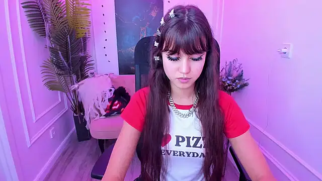 TiffanyYounge online show from October 28, 12:33 pm