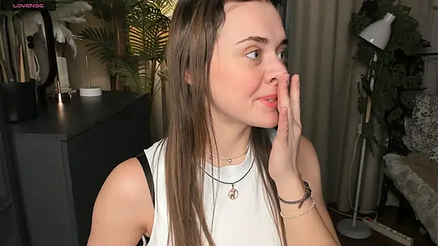 ThelmaJusto online show from December 4, 3:46 pm