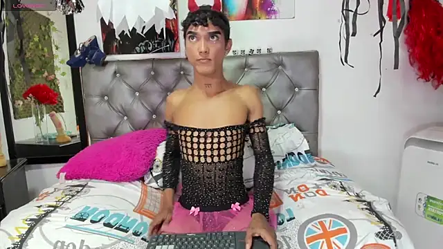 AndreaTonmsong online show from October 25, 8:48 pm