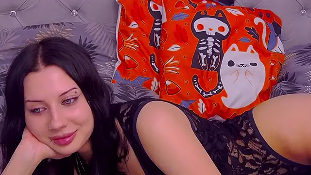 MaeAnna online show from October 31, 4:58 am