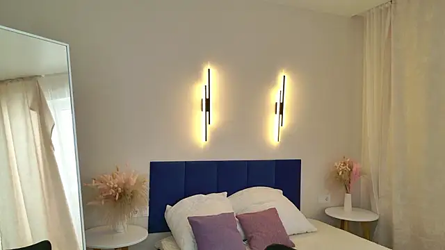 Alexis Lovely online show from February 5, 9:45 am