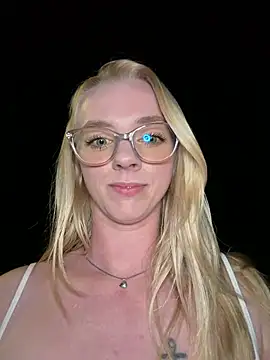 LinaLeana online show from July 11, 11:05 pm