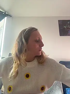 Mia dca online show from November 10, 9:10 pm