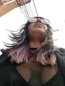 Abby 2-1 online show from December 5, 9:05 pm