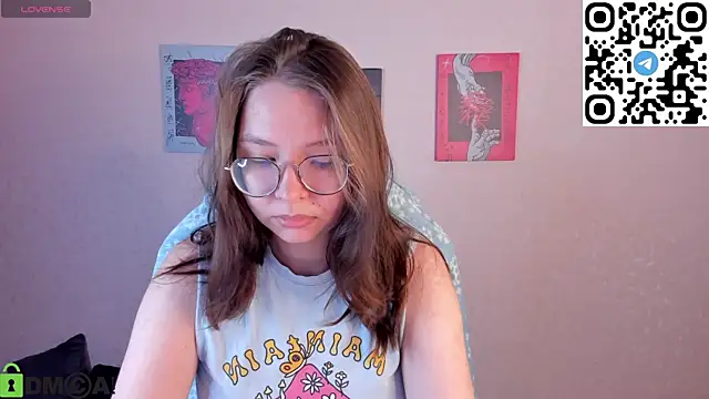 Nuura Moore online show from November 22, 1:08 am