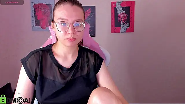 Nuura Moore online show from November 21, 1:07 am