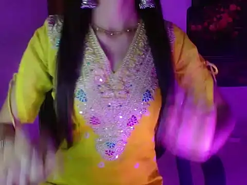 Roiseeee online show from April 28, 5:44 am