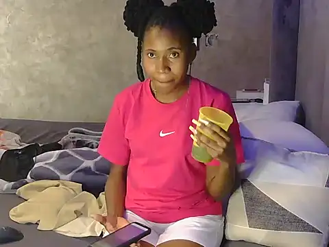 petite queenx online show from November 8, 10:26 pm