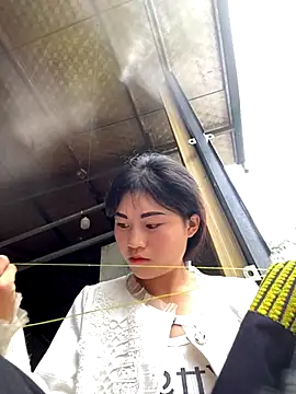 Snapshot of Mylinh- chatting on October 9, 8:51 am Mylinh- online show from October 9, 8:51 am