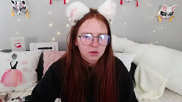 Evarey  online show from May 5, 4:59 am