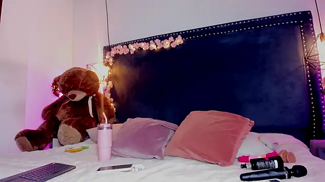 Emma Saylor online show from March 5, 7:20 pm