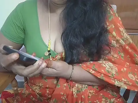 Snapshot of Tamil_Divyaa chatting on October 8, 6:23 pm Tamil Divyaa online show from October 8, 6:23 pm