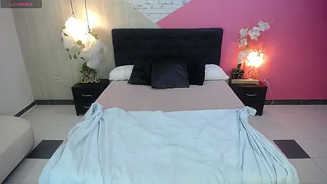 hannahjackson  online show from October 12, 11:23 am