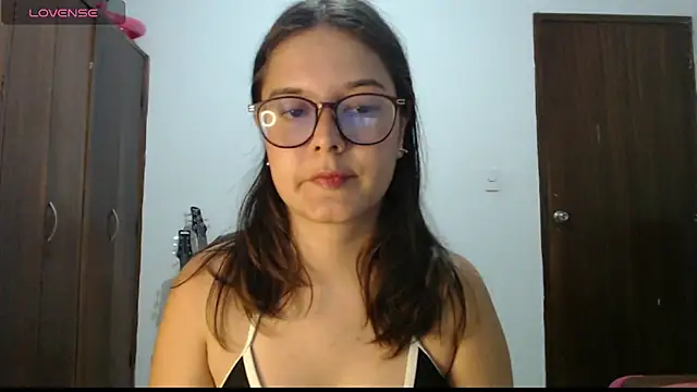 CarlaLorez online show from May 6, 2:37 am