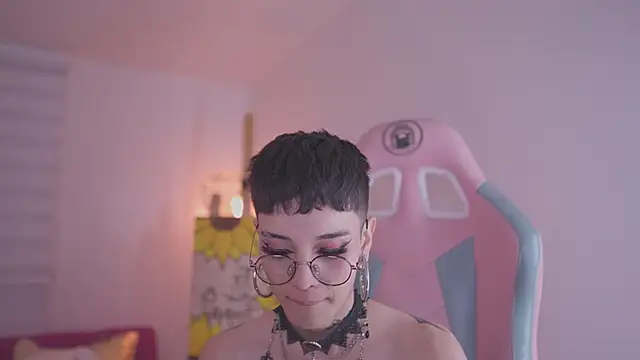 Giia Moretti  online show from November 21, 2:02 am