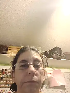 Snapshot of 1988beth chatting on October 10, 11:20 pm 1988beth online show from October 10, 11:20 pm