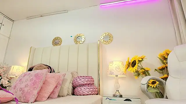  NinaFox  online show from July 9, 3:53 am