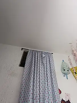 Emilycollei online show from July 5, 8:31 am