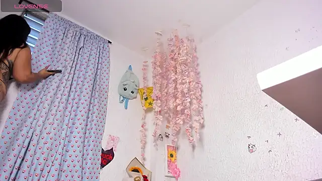 Emilycollei online show from July 16, 10:42 am