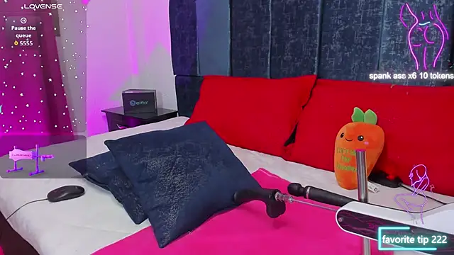 Kiim Owens online show from November 27, 12:19 pm