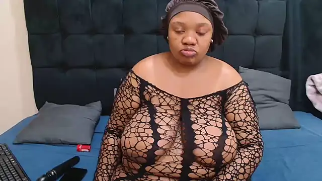 CaramelBootty online show from June 14, 10:04 am