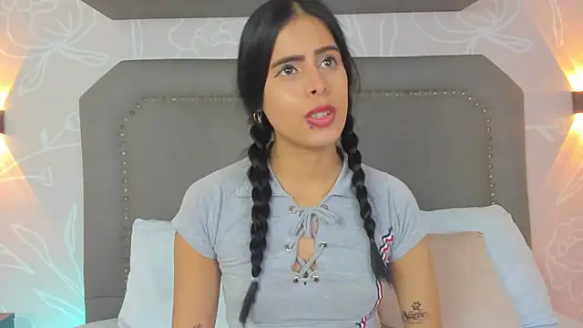 Snapshot of laura_maite_ chatting on October 9, 4:00 pm laura maite online show from October 9, 4:00 pm