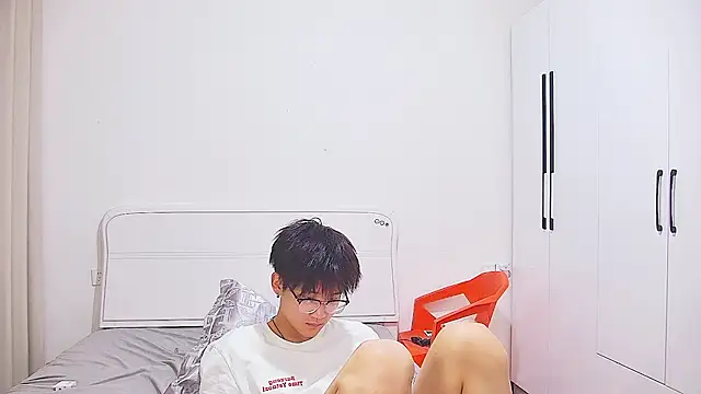 KK-cuteboy online show from June 10, 1:32 pm