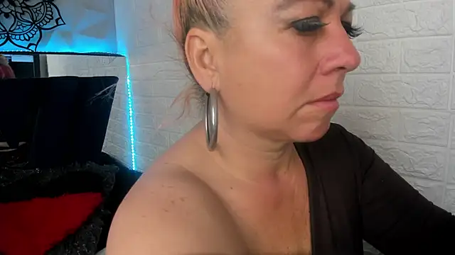 pamela velazco online show from November 10, 1:39 pm