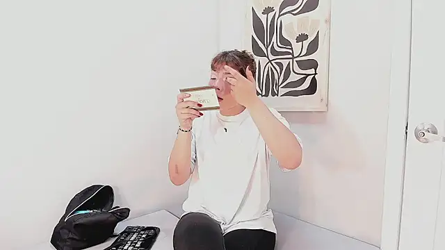 KassMonroe online show from February 19, 8:29 pm