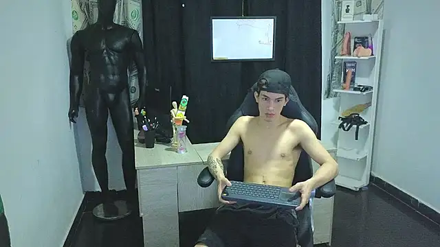 Pride couple online show from February 7, 1:09 am