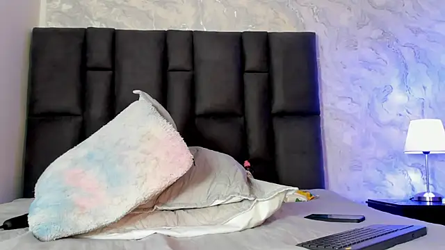 alexandralopez- online show from August 3, 3:10 am