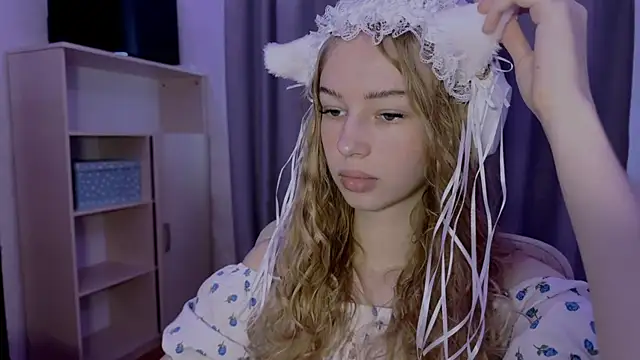 LunaCrave online show from October 29, 11:58 am