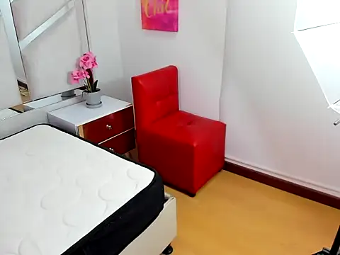 Snapshot of Luisa_BloomXXX chatting on October 20, 3:15 pm Luisa BloomXXX online show from October 20, 3:15 pm