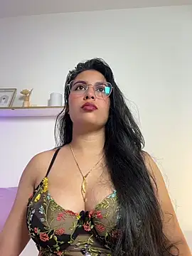 shainadavis online show from July 25, 1:23 am
