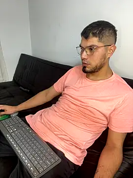 mirallesandbig online show from December 4, 10:32 pm