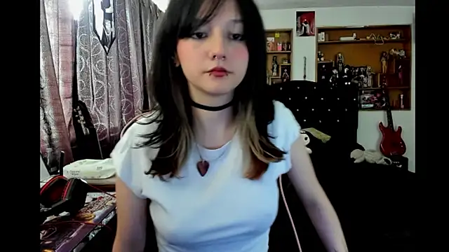 Maki Zein  online show from February 4, 8:01 pm