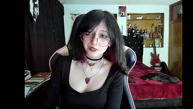 Maki Zein  online show from May 6, 12:47 am