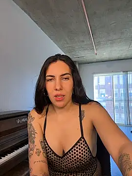 Lolathebaddie online show from February 5, 5:49 pm