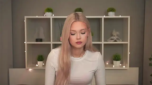 KaryTasch online show from October 28, 9:52 pm