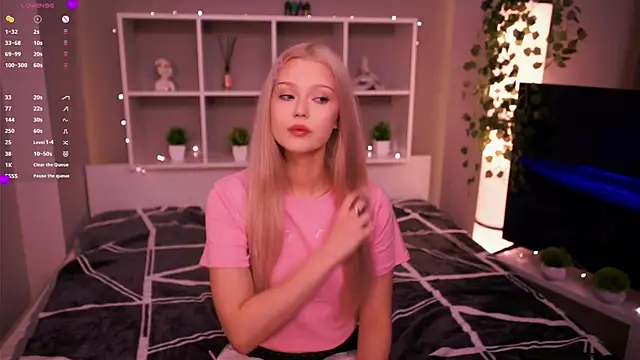 KaryTasch online show from November 13, 9:03 pm