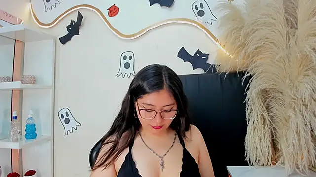 Snapshot of ZeleneJones chatting on October 14, 11:46 am ZeleneJones online show from October 14, 11:46 am