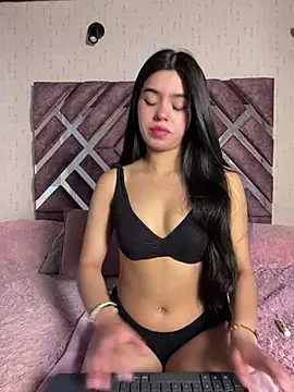 LunaMoore Pink online show from July 6, 11:59 am
