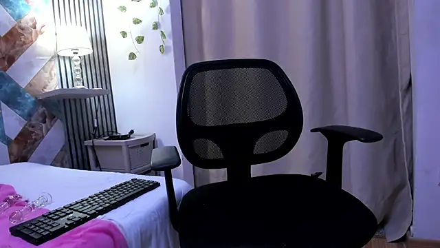 lili pinki online show from October 15, 7:11 am