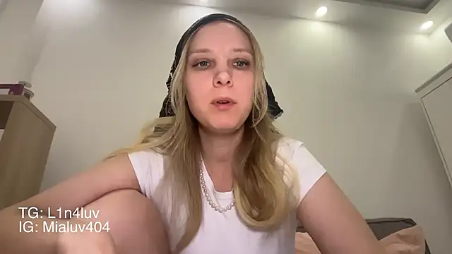 AIicaparkerc online show from August 3, 5:18 pm