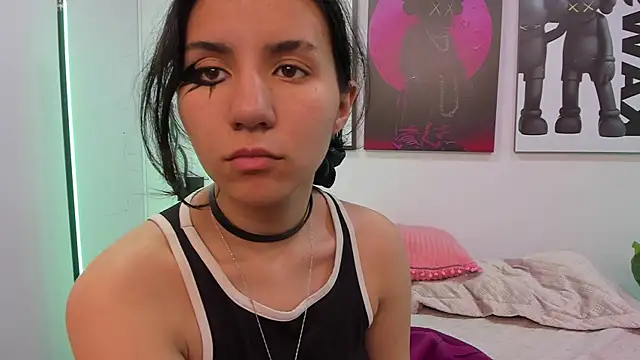 HollyPeach online show from June 11, 7:32 pm